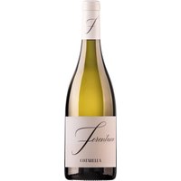 Der Famiglia Cotarella Ferentano Bianco 2020 aus dem Latium zeichnet sich durch ein facettenreiches Bouquet aus. Aromen von Banane und Ananas treffen auf vegetabile und Vanillenoten