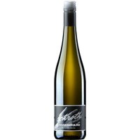 Der Schroth Asselheimer Handschlag Cuvée Weiß 2024 besticht in einem goldgelben Schimmer und entfaltet ein fruchtbetontes Bukett mit Noten von Mango. Diese Cuvée aus Chardonnay