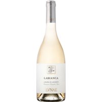 Der Lunae La Bianca Colli di Luni DOC 2023 aus der Cantine Lunae erstrahlt in einem hellen Gelb mit grünen Reflexen. Sein aromatisches Profil verwöhnt mit grünen und tropischen Noten von Zitrusfrüchten und weißen Blüten. Am Gaumen entfaltet der Wein ausdrucksstarke Aromen von Pfirsich und reifem Apfel