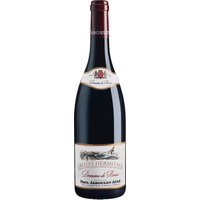Der Crozes-Hermitage Domaine De Roure aus dem Jahr 2020 beeindruckt bereits im Glas mit einer tiefen granatroten Farbe und faszinierender Helligkeit. Das Bouquet entfaltet subtile Noten von sauren roten Beeren