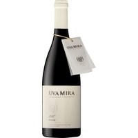 Der Uva Mira D.W. Syrah 2018 zeigt sich in einem verführerischen Rubinrot und besticht mit Aromen von roten und dunklen Kirschen
