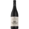 Der Neethlingshof Shiraz 2022 besticht durch seine tief rubinrote Farbe. Florale und fruchtige Aromen dominieren die Nase mit reifen roten Äpfeln und schwarzen Pflaumen
