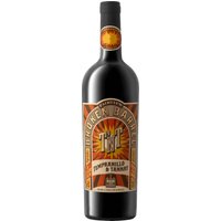 Der Fairview Broken Barrel TnT beeindruckt mit einer dunklen rubinroten Farbe und einem beeindruckenden Aromenspektrum. Die Cuvée aus Tempranillo