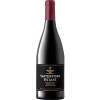 Ein tief rubinroter Wein mit komplexem Charakter: Der Waterford Estate Single Vineyard Grenache 2020 aus dem Anbaugebiet WO Stellenbosch begeistert durch ein vielschichtiges Bouquet. In der Nase vereinen sich Aromen von roten Beeren