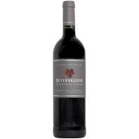 Mit seiner intensiven dunkelroten Farbe und einem ausgeprägten Bukett von Kirschen und Pflaumen zieht der Beyerskloof Winemakers Reserve Pinotage aus dem Jahr 2022 sofort in seinen Bann. Dezente Noten von Zedernholz betonen die Komplexität dieses Rotweins