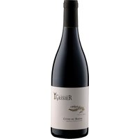 Der Michel Gassier Côtes du Rhône 2023 sticht durch seine expressive Nase hervor. Aromen von Brombeeren und Heidelbeeren kombiniert mit Noten von Schokolade und Tabak formen ein bemerkenswertes Duftbild. Am Gaumen zeigt sich der Wein weich und rund