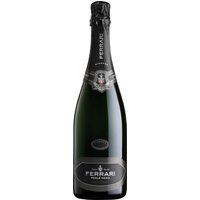 Der Ferrari Perlé Nero Riserva Box 2017 aus dem Haus Azienda Agricola Ferrari Marco verführt mit seiner goldenen Farbe und den vielschichtigen Aromen von tropischen Früchten und Nüssen. Hergestellt in Trentino