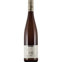 Der Riesling QbA trocken aus der Pfalz überzeugt mit einem frischen und saftigen Charakter. Er präsentiert sich ausgewogen und geschmeidig