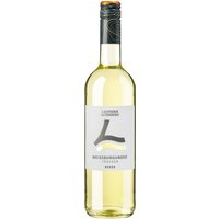 Ein strohgelber Farbton mit grünlichen Reflexen leuchtet im Glas des 2023er Laufener Altenberg Weissburgunder vom Winzerkeller Auggener Schäf. Die Nase wird mit Aromen von grünem Apfel und Birne verwöhnt