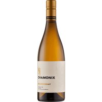 Der Chamonix Unoaked Chardonnay 2024 aus der Region Western Cape zeigt sich in einem hellen Zitronen-Grün mit grünlichen Reflexen. Frische Zitrus- und Steinobstnoten verbinden sich mit dezenten tropischen Anklängen. Eine lebendige Säure verleiht dem Wein angenehme Frische. Der trockene