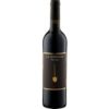 Der „La Grange Terroir Thongue Merlot Bio“ 2024 der Domaine de la Grange des Pères aus dem Languedoc-Roussillon verführt mit seinen charaktervollen Aromen. Reife Kirschen und Paprika dominieren das Bouquet und sorgen für eine faszinierende Duftkombination. Der Gaumen wird mit sanft auskleidenden Tanninen und einer eleganten Länge umschmeichelt. Komplexität und feine Würze setzen sich im Finale fort und hinterlassen einen bleibenden Eindruck. Der Wein spiegelt die Sorgfalt und das Können der Domaine wider