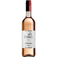 Der Kallstadt Merlot Rosé QbA Feinherb aus dem Jahrgang 2023 entfaltet ein betörendes Bouquet mit intensiven Aromen von Erdbeeren und schwarzen Johannisbeeren. Diese fruchtigen Noten verschmelzen mit einer fein abgestimmten Säure und einer angenehmen Fruchtsüße zu einem harmonischen Gesamtbild. Am Gaumen zeigen sich fruchtige Nuancen von Kirsche und Himbeere