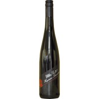 Der Uhlen Roth Lay GG vom Weingut Heymann-Löwenstein in der Doppelmagnumflasche bietet in vielerlei Hinsicht großen Genuss. Der Jahrgang 2021 präsentiert ein harmonisches Zusammenspiel von saftiger Mandarine