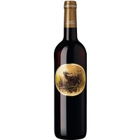 Das im Jäger-Stil gestaltete Logo lässt es schon erahnen: Dieser Wein hat Charakter. Fruchtig und weich bringt er kraftvolle Noten von Schwarzer Johannisbeere und Kirschkompott an den Gaumen. Der feine Säurebogen unterstützt die Aromen