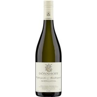 Im großen Eichenfass reifen Weißburgunder und Grauburgunder zusammen. Das traditionelle Doppelstück mit 2400 Litern verleiht dem Wein perfekte Harmonie. Die Trauben stammen von Hanglagen an der Mittleren Nahe mit vulkanischen Verwitterungsböden und Lößlehm. Der Wein bringt bei aller Eleganz auch viel Kraft und schöne