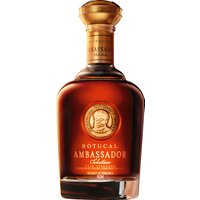 Das absolute Spitzenprodukt von Botucal ist der 14 Jahre gereifte Ambassador Selection. Aus den besten Destillaten von Master Blender Tito Cordero komponiert