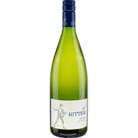 Mit seinem Jahrgang 2023 bringt das Weingut Ritter aus der Nahe einen frischen und lebendigen Weißwein hervor: den Ritter Rivaner QbA. Der angenehm fruchtige Duft von grünem Apfel und Zitrone steigt sofort in die Nase. Am Gaumen zeigt er sich ausgewogen