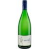 Frische und Fruchtigkeit definieren den Ritter Rivaner QbA 2023 vom Weingut Ritter. In der Nase entfalten sich intensive Aromen von grünem Apfel und Zitrone. Am Gaumen präsentiert sich dieser feinherbe Weißwein mit Nuancen von knackigem Apfel und typischen Muskataromen. Das harmonische Süße-Säure-Spiel macht ihn perfekt ausgewogen. Die Müller-Thurgau-Traube