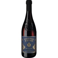 Der Doppio Passo Primitivo aus dem Salento IGP präsentiert sich im Glas in tiefem Rubinrot. Sein Bouquet entfaltet reife Kirschen
