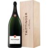 Der Taittinger Brut Réserve in der beeindruckenden 6-Liter-Flasche bietet ein glänzendes Hellgold mit zarten Mousseux