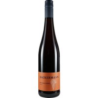 Der Dackermann Spätburgunder Feinherb aus Rheinhessen präsentiert sich in einer einladenden rubinroten Farbe. Auf der Nase entfaltet er Aromen von heimischen Kirschen und roten Beeren