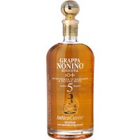 Ein ganz großer Coup der Grappa-Destillerie Nonino! Dieser hochfeine Grappa wird aus handverlesenen Trestern erzeugt und in kleinen Chargen gebrannt. Zunächst reifte er 5 Jahre in kleinen Eichenfässern