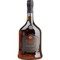 Der Fernando De Castilla Solera Reserva Brandy de Jerez beeindruckt mit seinem dunklen bernsteinfarbenen Schimmer