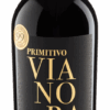 Ein typischer Primitivo als wohlschmeckendes Beispiel für die Freundschaft zwischen dem Norden und dem Süden Italiens. So üppig wie Primitivo sein soll!