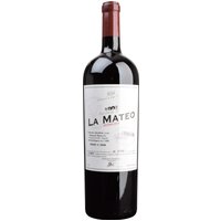 Der D. Mateos Colección de Familia Vendimia 2016 aus der Bodegas D. Mateos in der Rioja DOCa präsentiert sich als faszinierender Rotwein in einer Magnum-Flasche. Sein reichhaltiges Aroma wird von schwarzen Johannisbeeren und Eichenholz dominiert. Diese Cuvée besteht aus 70 % Tempranillo