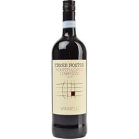 Der Montepulciano d'Abruzzo 2023 von Vini Vannelli präsentiert sich mit einer tiefroten Farbe. Sein Bouquet entfaltet intensive Aromen von Kirschen