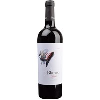 Die limitierte Syrah-Edition von Bodegas Pagos de Araiz aus Navarra besticht durch intensive Noten von dunkler Schokolade