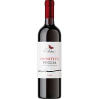 Der L'Antesi Primitivo 2021 aus Apulien zeigt sich als vollmundiger Rotwein mit intensiven Aromen von Waldbeeren und Zimt. Die dichte Struktur und der Geschmack dunkler Früchte harmonieren wunderbar mit der feinen Fruchtsüße der Primitivo Traube. Ideal geeignet zu BBQ und geselligen Treffen