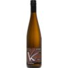 Der Kesselring Weißer Burgunder überzeugt mit einem klassischen Auftritt: Im Bouquet tummeln sich neben grünem Apfel und heller Frucht auch dezente Noten von Ingwer und würzigen Wildkräutern. Am Gaumen wird das Aromaspiel in zarten Samt gehüllt und von erfrischender Säure begleitet