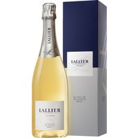 Dieser Blanc de Blancs von Lallier stammt aus zwei Grand-Cru-Lagen der Champagne: Aÿ und Côte de Blancs. Die von hier stammenden Chardonnay-Trauben verleihen diesem exquisiten Vertreter der legendären Weinregion eine verführerische Aromatik von floralen Noten sowie Anklänge von Nuss und Buttergebäck. Am Gaumen feinperlig