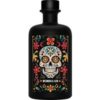 Der Memoria Gin lässt sich vom mexikanischen Feiertag Día de los Muertos inspirieren und fängt dessen farbenfrohe Lebensfreude in jeder Flasche ein. Mit exotischem Charakter und den besonderen Noten von Kaktusfeige und Coca-Blättern eröffnet er eine geschmackliche Reise in die bunte Welt mexikanischer Traditionen.