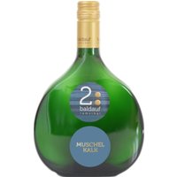 Der Baldauf Muschelkalk Riesling 2023 aus der Anbauregion Franken besticht durch seine facettenreiche Aromenvielfalt. Der feinherbe Weißwein vom Erzeuger Baldauf Ramsthal verführt mit intensiven Pfirsichnoten sowie einem Hauch von rauchigen und nussigen Aromen. Die optimierte Süße-Säure-Komposition sorgt für ein harmonisches Geschmackserlebnis. Dieser Riesling passt hervorragend zu Fisch und Meeresfrüchten und spiegelt die besondere Qualität der fränkischen Weinberge wider. Der Ausbau in Muschelkalkböden verleiht ihm seine markante Mineralität und Eleganz.