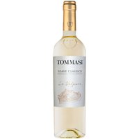 Der leichte Mandelgeschmack nimmt uns "subito" mit in ein italienisches Bistro auf einer belebten Piazza. Blass-gelb mit leuchtend grünen Reflexen nimmt der Le Volpare Soave Classico von Tommasi seinen Platz im Glas ein. In der Nase fein-fruchtige Noten von Akazien- und Holunderblüten. Am Gaumen trocken