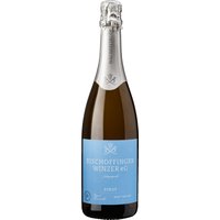 Der Bischoffinger Winzer Pinot Jahrgangsekt 2023 aus Baden präsentiert sich mit einer sehr feinen Perlage und harmonischem Geschmack. Die trockene Note wird von Fruchtnuancen roter und blauer Beeren begleitet