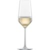 Das Zwiesel Champagnerglas im 2er Set aus der Serie Pure ist der Inbegriff eleganter Glaskunst. Der schlanke Kelch und der integrierte Moussierpunkt bringen die Perlen des Champagners zum Tanzen und verstärken das prickelnde Erlebnis. Seit 1872 steht Zwiesel Kristallglas für höchste Qualität aus dem Bayerischen Wald und vereint tradiertes Können mit modernem Design. Diese Gläser sind nicht nur ein Genuss für das Auge