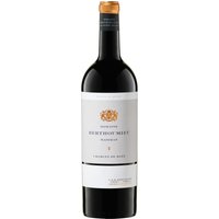 Der 2018er Charles de Batz von Domaine Berthoumieu aus Madiran ist ein vollmundiger Rotwein aus Südwestfrankreich. Dieses kraftvolle Gewächs besticht durch äußerst konzentrierte Aromen von schwarzen Früchten wie Schwarzkirsche und Cassis. Der Wein zeigt sich würzig mit markanten
