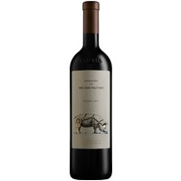 Der Casa Rojo Alexander vs The Ham Factory Reserva von 2018 aus der Ribera del Duero beeindruckt mit einem tiefen Charakter. Die Nase offenbart komplexe Aromen schwarzer Kirschen