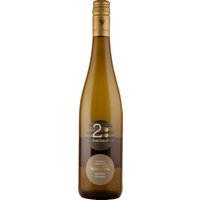 Kühle Eleganz prägt diesen Weißwein aus Franken: Der Baldauf Hammelburg Weißer Burgunder Bio zeigt Aromen von Akazienblüte