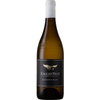 Ein zartes Gold leuchtet im Glas und eröffnet facettenreiche Aromen von tropischen Früchten