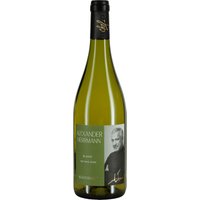 Der Weißwein aus dem Jahrgang 2023 vereint dezente mineralische Anklänge mit fruchtigen Nuancen der Rebsorten Chardonnay und Viognier zu einer Komposition voller Frische. Zitrusnoten prägen das Bukett