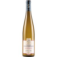 Im Glas zeigt sich der Les Princes Abbés Gewürztraminer 2022 von Domaine Schlumberger in leuchtendem Goldgelb. Das Aroma ist intensiv