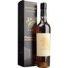 Ein wahres Juwel unter den Sherrys: Der Fernando De Castilla Sherry Palo Cortado Antique aus dem Hause Bodegas Rey Fernando de Castilla beeindruckt mit seinem einzigartigen Charakter. Dieser V.O.R.S. Wein wird aus Trauben älterer Reben im anerkannten Pago Balbaina-Weinberg vinifiziert und reift durchschnittlich über 30 Jahre. Die komplexen Aromen von gerösteten und butterigen Noten
