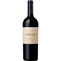 Der Vilafonté Series C 2021 präsentiert sich in tiefdunklem Rot und zeigt ein komplexes Bouquet mit intensiven Aromen von Veilchenblüten