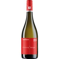 Der Kaufmann Chardonnay 2023 präsentiert sich als ein eleganter Vertreter seiner Art. Reife Äpfel und tropische Früchte dominieren das Bukett