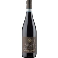 Seine rubinrote Farbe mit leichten violetten Reflexen macht den Valpolicella Ripasso Classico Superiore 2022 unverwechselbar. Die Nase wird von einem frischen