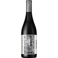 Die tiefrote Farbe des HF Freshco 2022 von Howard's Folly offenbart bereits seine beeindruckende Frische. Duftnoten von Kirschen
